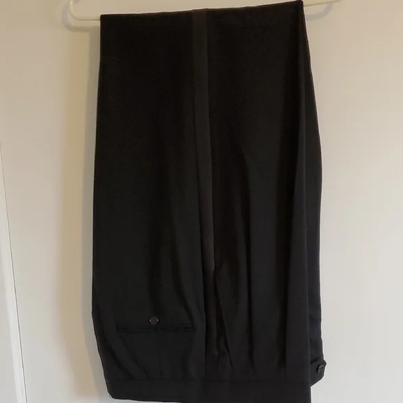 Brooks Brothers Elegant Black Tuxedo